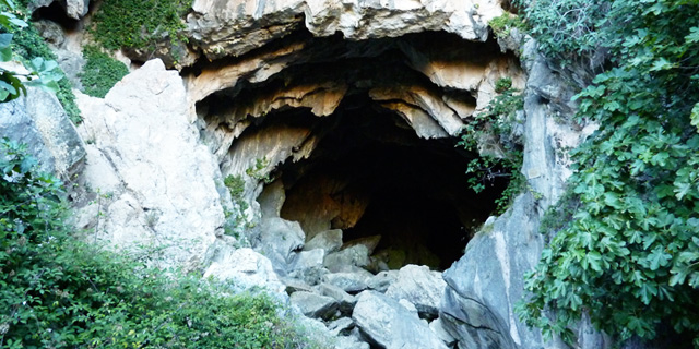 Entrada de la Cueva del Gato